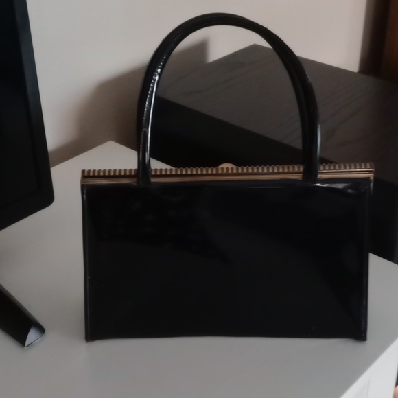 Classic Black Shoulder Bag with Glossy Material and Structured Shape - Picture 2 of 8